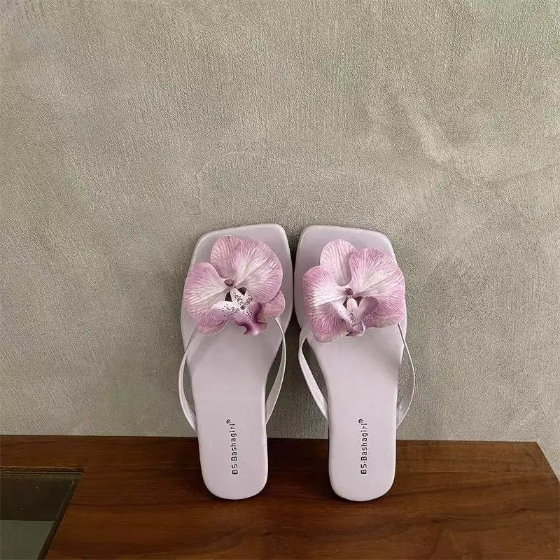 Sandálias Rasas e Elegantes com Flor 3D