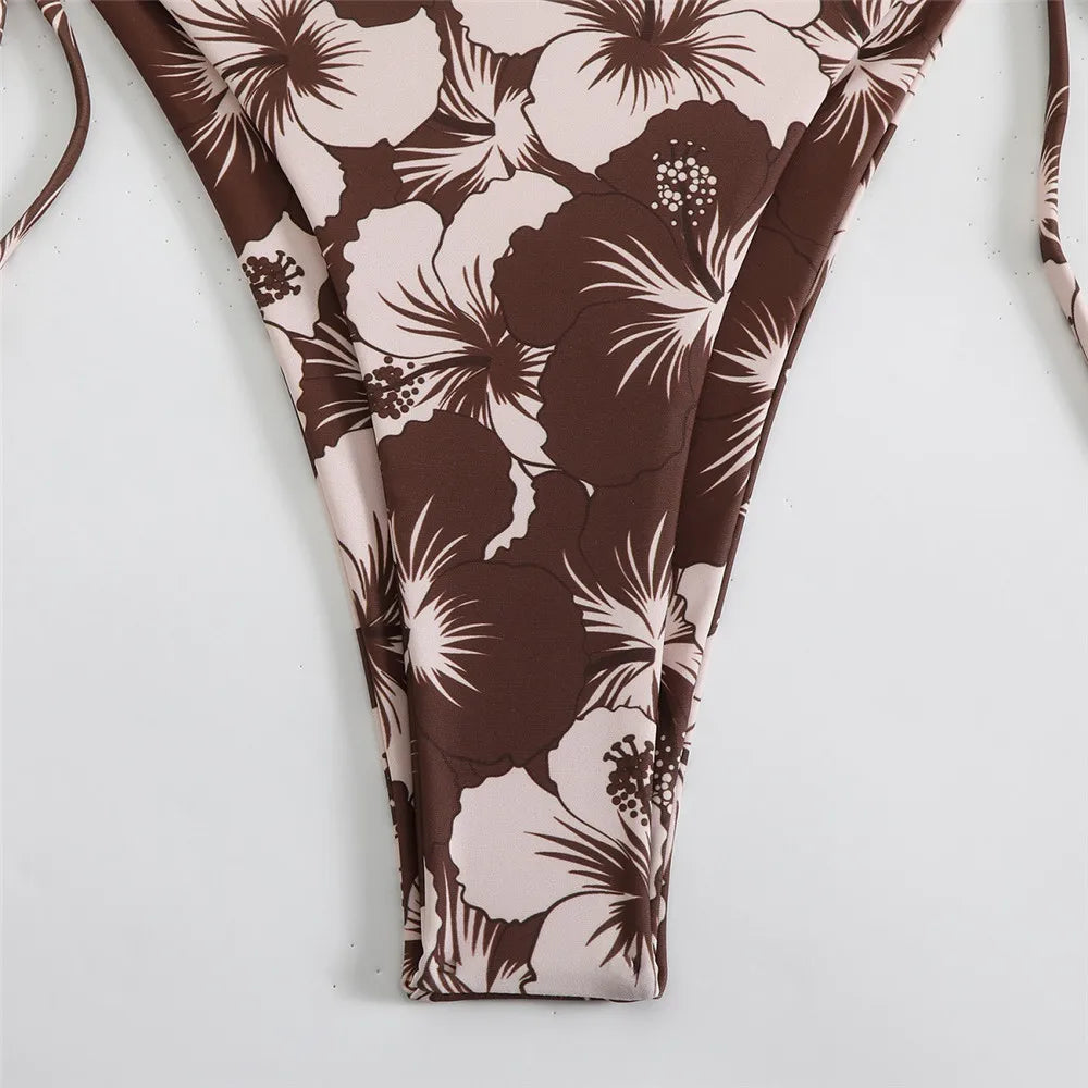 Conjunto de biquíni floral com pingente 2025