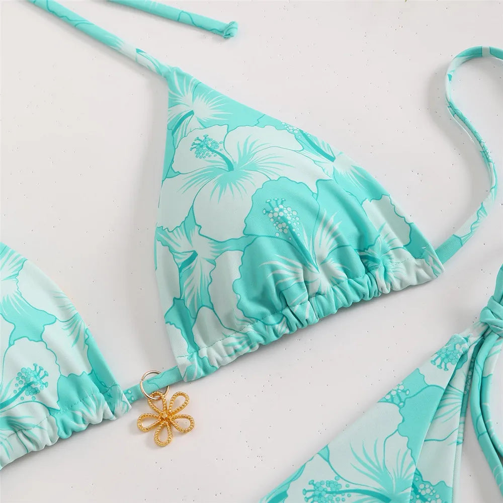 Conjunto de biquíni floral com pingente 2025