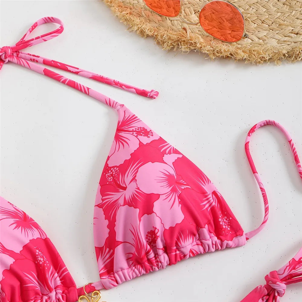 Conjunto de biquíni floral com pingente 2025