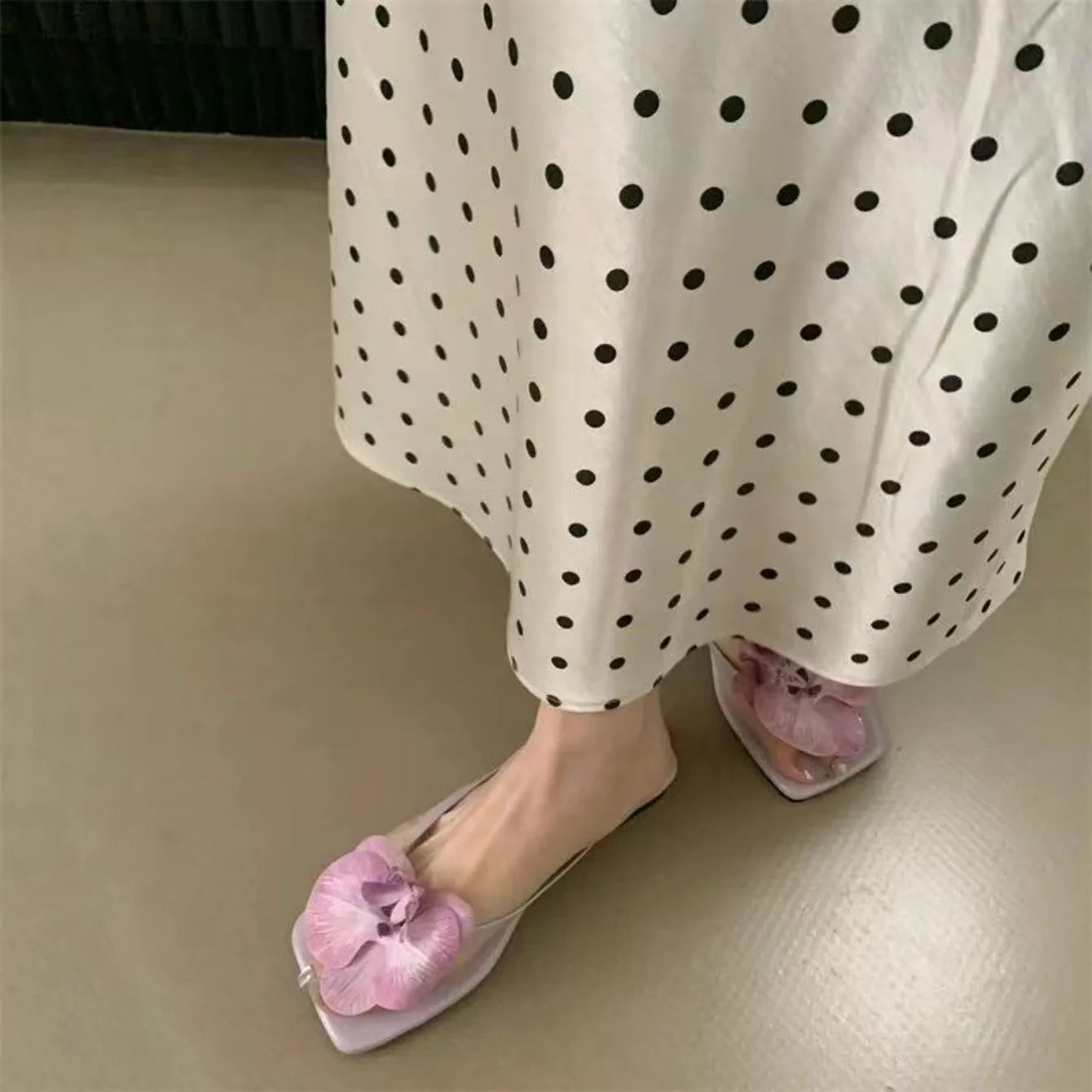 Sandálias Rasas e Elegantes com Flor 3D
