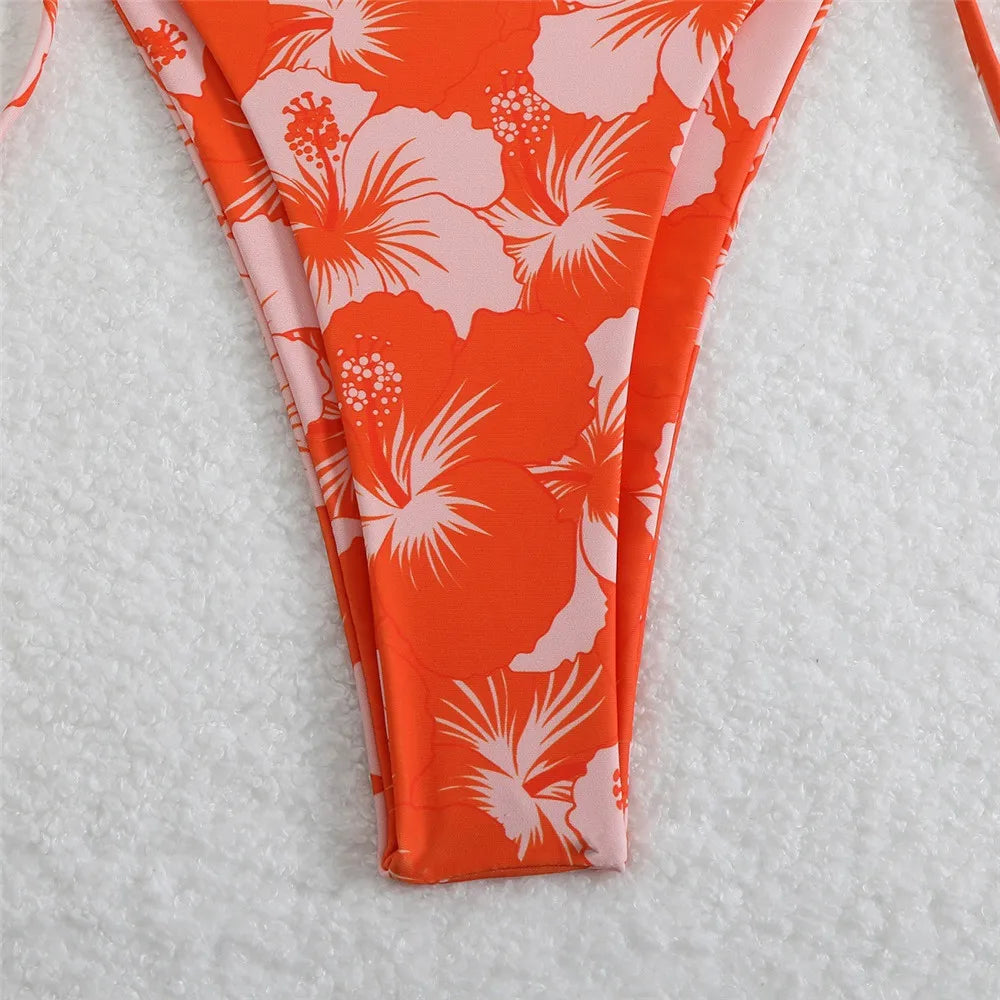 Conjunto de biquíni floral com pingente 2025