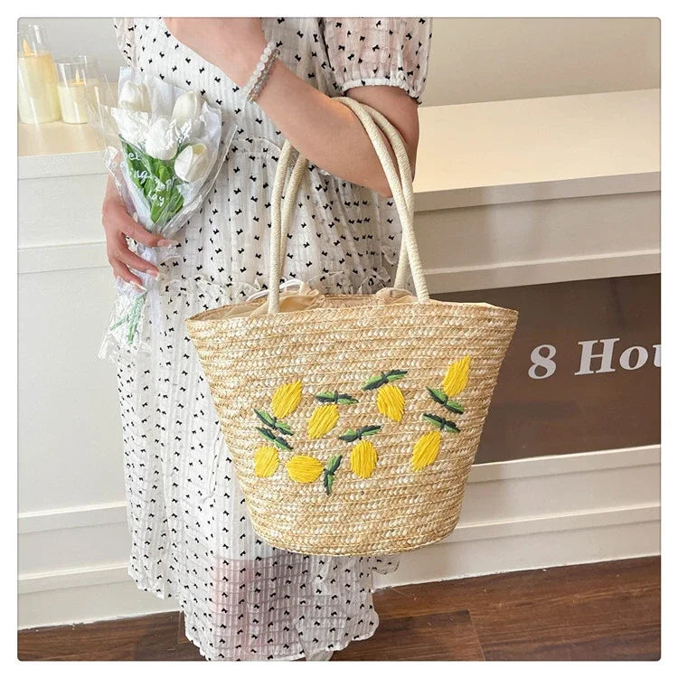 Bolsa de ombro de palha cor sólida com bordado de frutas
