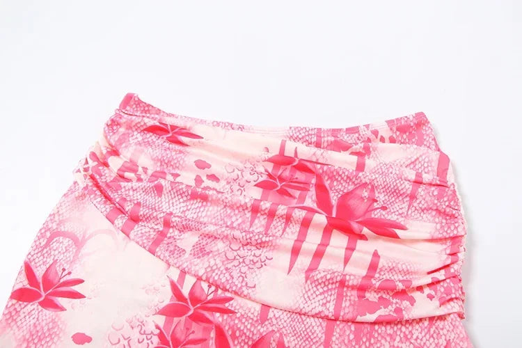 Conjunto de 2 Peças , Top Curto Halter com Decoração de Flores e Colar de Pérolas + Saia Justa